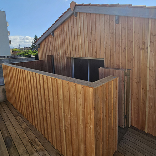Réalisation d'un bardage bois arcachonnais avec couvre-joint